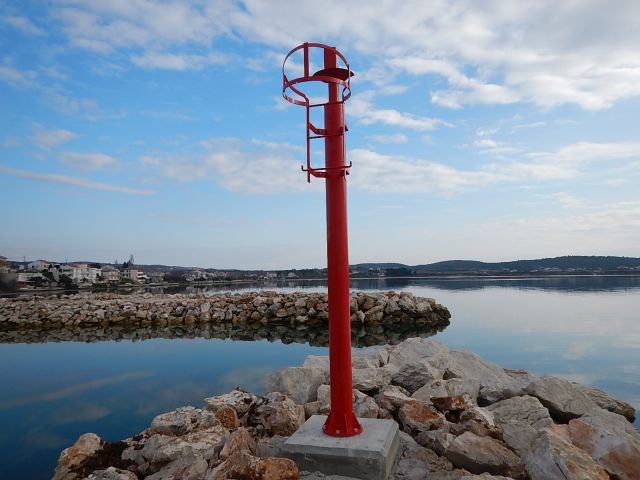 Postavljanje lučkog svjetla u luci Ljubač